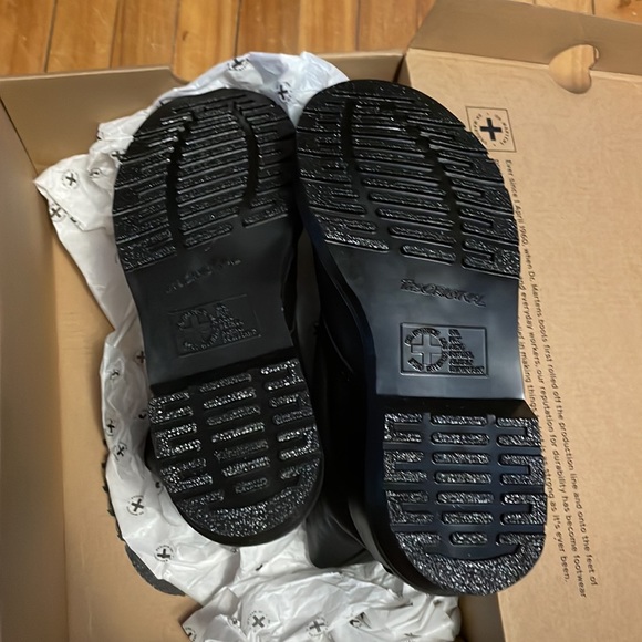 NIB  dr martens womens size 6 - Picture 5 of 9